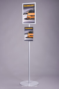 Stojak na plakat i ulotki SPU005 służy do prezentacji plakatów reklamowych w formatach od A4 do B1 oraz dystrybucji ulotek w formatach DL, A5 lub A4.