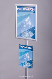 Stojak na plakat i ulotki SPU004 służy do prezentacji plakatu reklamowego A4 lub A3 oraz dystrybucji ulotek w formatach DL, A5 lub A4. 